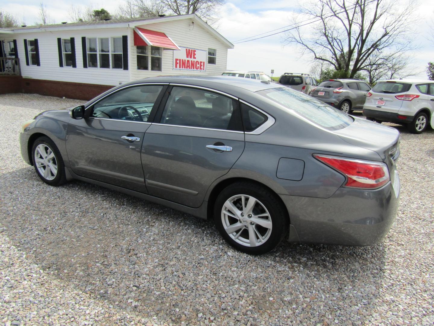 2015 Gray Nissan Altima 2.5 S (1N4AL3AP6FC) with an 2.5L L4 DOHC 16V engine, Automatic transmission, located at 15016 S Hwy 231, Midland City, AL, 36350, (334) 983-3001, 31.306210, -85.495277 - Photo#5